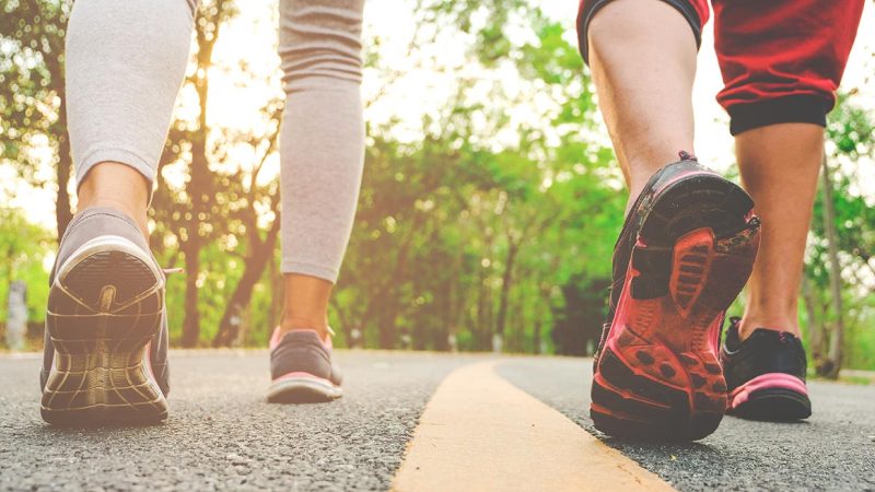 Giày đi bộ chuyên dụng cho người già