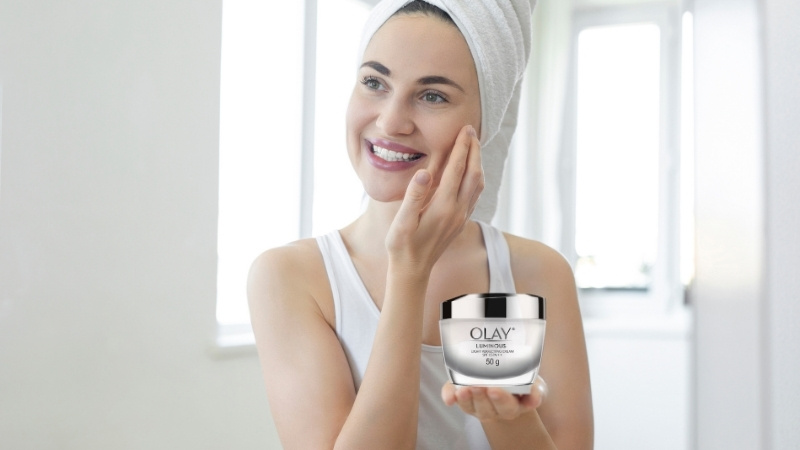 Quy trình skincare buổi sáng với Olay