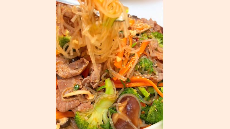 Thành phẩm món miến xào bò nấm