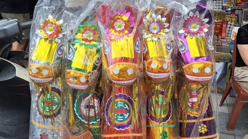 Dâng màu ngựa tương ứng với bản mệnh và phủ cai quản của từng vị Quan Lớn Dâng màu ngựa tương ứng với bản mệnh và phủ cai quản của từng vị Quan Lớn