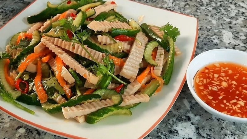 nộm giò (gỏi chả lụa)