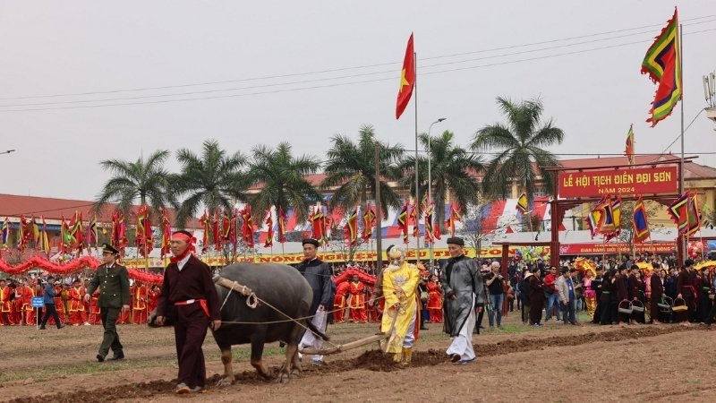 Nghi lễ vua đi cày