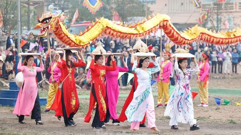 Khởi nguồn năm 987 khi vua Lê Đại Hành đích thân xuống đồng cày ruộng tại núi Đọi