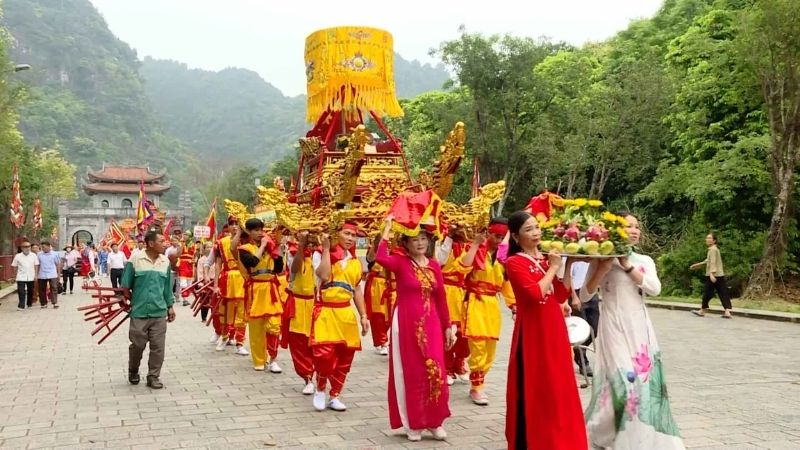 Lễ hội Hoa Lư diễn ra từ ngày mùng 8 đến mùng 10 tháng 3 Âm lịch hằng năm Lễ hội Hoa Lư diễn ra từ ngày mùng 8 đến mùng 10 tháng 3 Âm lịch hằng năm