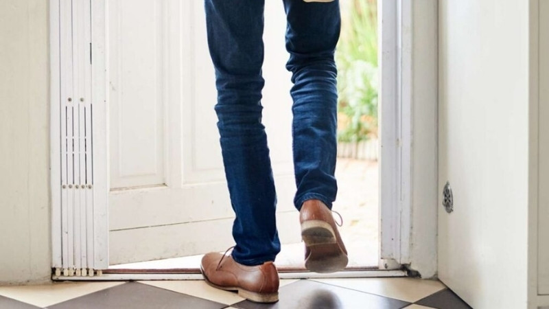 Bước đúng giờ đẹp, hướng Tài Thần, nam bước chân trái, nữ bước chân phải để đón cát khí Bước đúng giờ đẹp, hướng Tài Thần, nam bước chân trái, nữ bước chân phải để đón cát khí