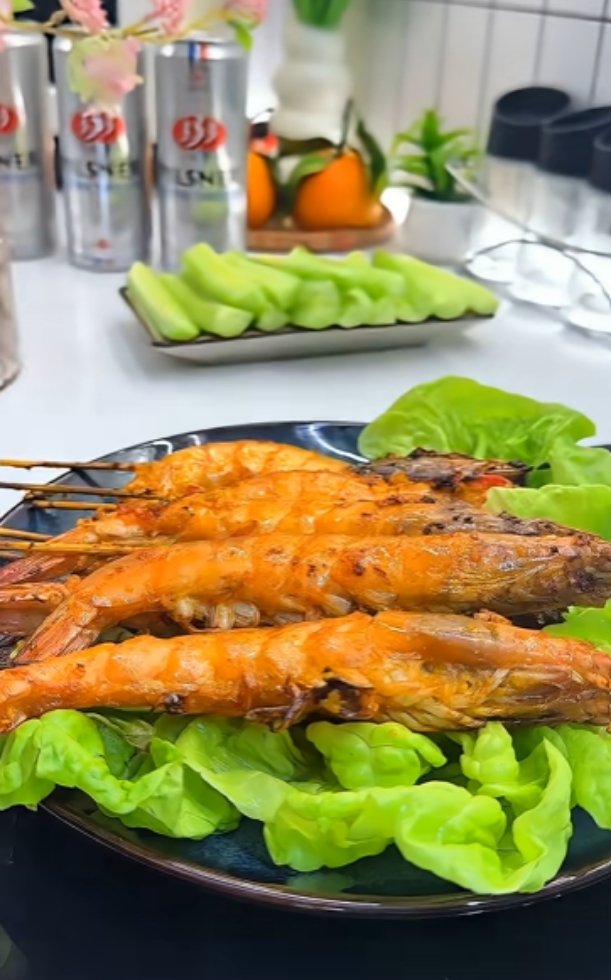 Tuyệt chiêu làm món tôm nướng muối ớt cay ngon, ngọt thịt lai rai cuối tuần