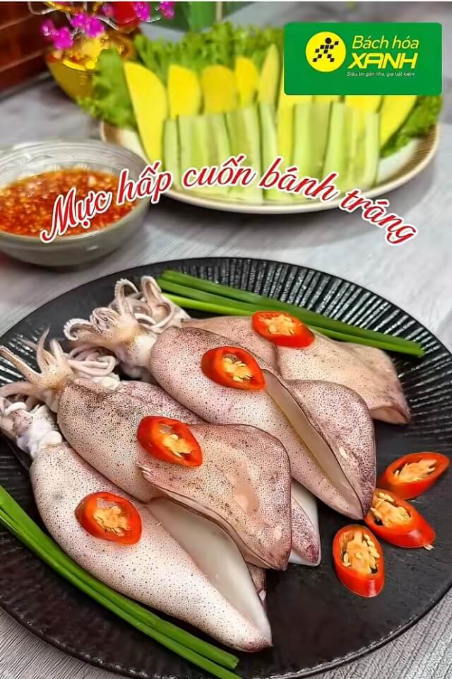 Đổi gió với công thức làm mực hấp cuốn bánh tráng ngon, ăn là ghiền 