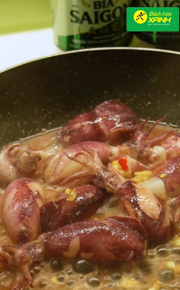 Tuyệt chiêu làm mực rim mắm giòn dai, đậm vị chỉ với 3 bước đơn giản