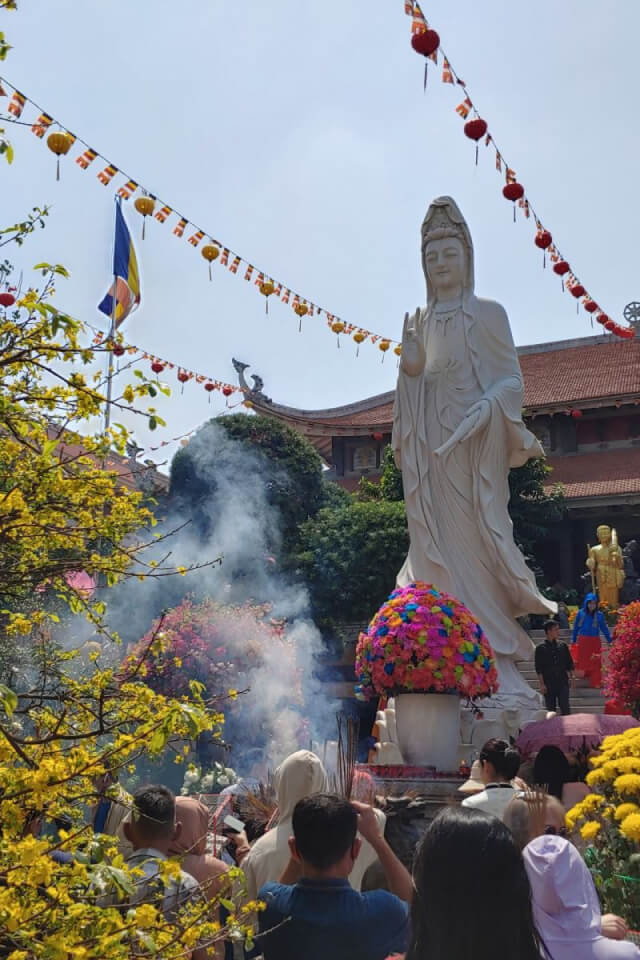 Mâm quả đi lễ chùa gồm những gì? Cách chuẩn bị mâm quả đúng lễ