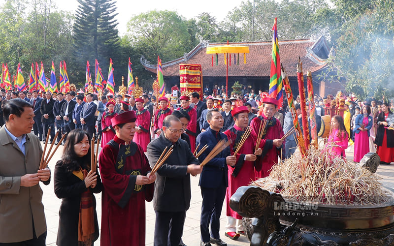 Cách bày lễ và dâng lễ đền Mẫu đúng cách Cách bày lễ và dâng lễ đền Mẫu đúng cách