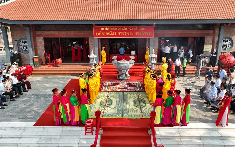 Những điều kiêng kỵ khi sắm lễ đền Mẫu Những điều kiêng kỵ khi sắm lễ đền Mẫu