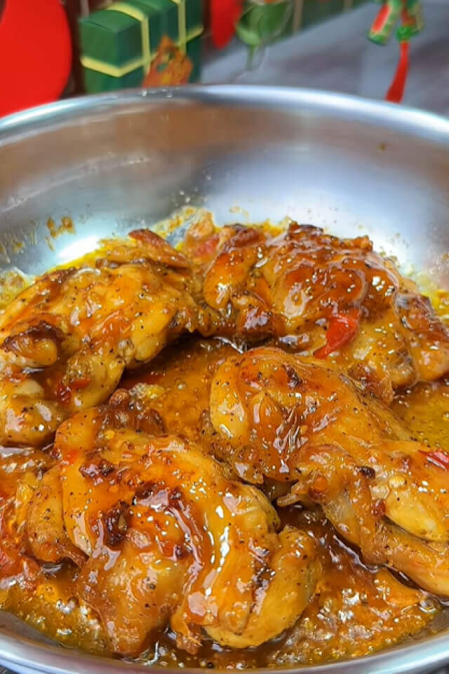 Bí quyết làm đùi gà lóc xương ram mặn ngọt, da giòn thịt mềm mọng