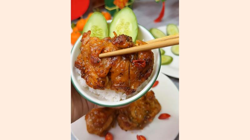 Thưởng thức đùi gà lóc xương ram Thưởng thức đùi gà lóc xương ram