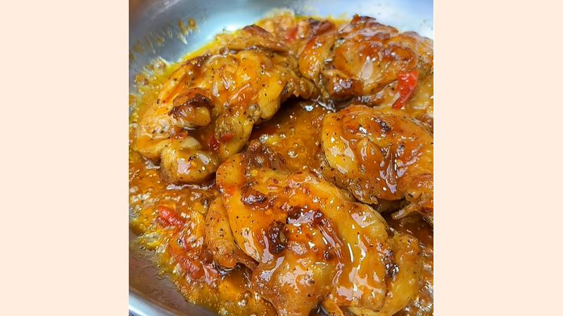 Thành phẩm món đùi gà lóc xương ram Thành phẩm món đùi gà lóc xương ram