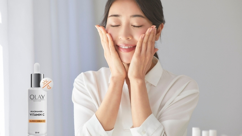 Olay Niacinamide Vitamin C giúp làm mờ vết thâm nám và đốm nâu Olay Niacinamide Vitamin C giúp làm mờ vết thâm nám và đốm nâu