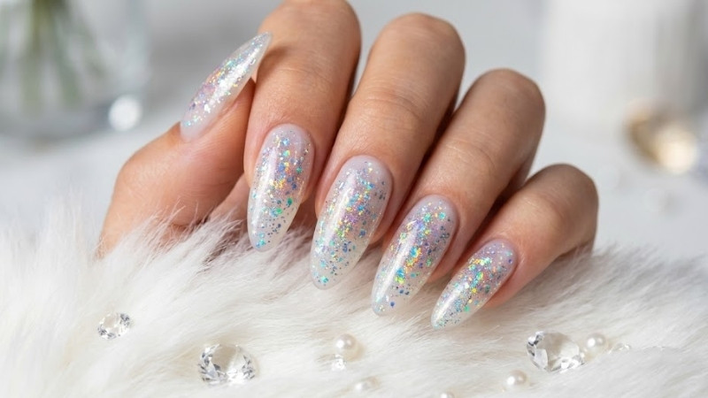 Mẫu nail trắng kim tuyến toàn bộ móng