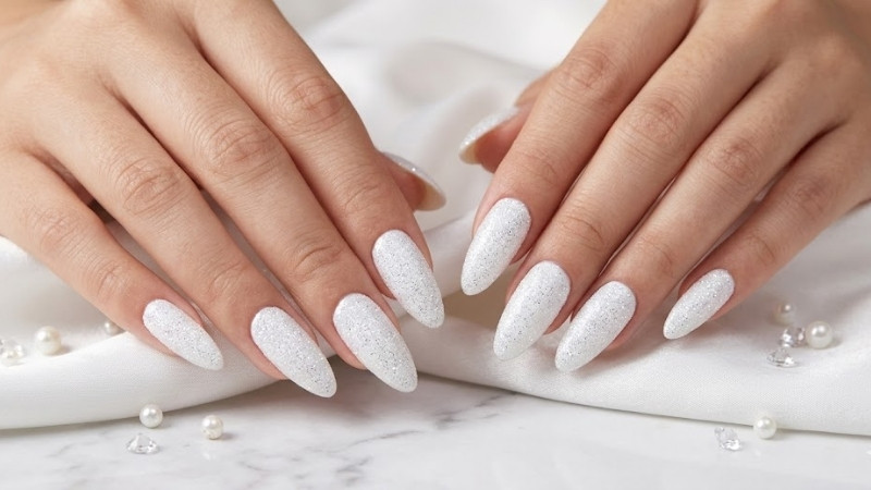 Mẫu nail trắng kim tuyến toàn bộ móng