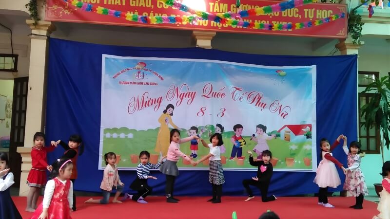 Lời dẫn chương trình văn nghệ 8/3 mầm non và trường học