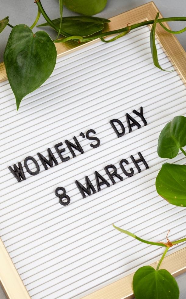 20+ Mẫu lời dẫn chương trình văn nghệ 8/3 hay & sáng tạo nhất