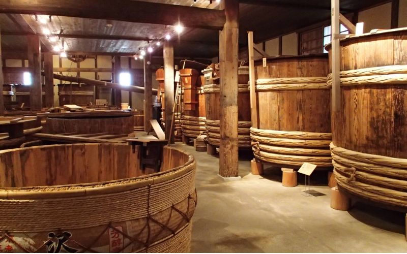 Men rượu và các thành phần bổ sung giúp hoàn thiện hương thơm, độ ổn định và cấu trúc vị của sake