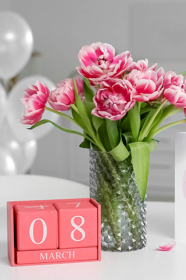 STT mùng 8 tháng 3 hài hước đăng Facebook, TikTok cực vui