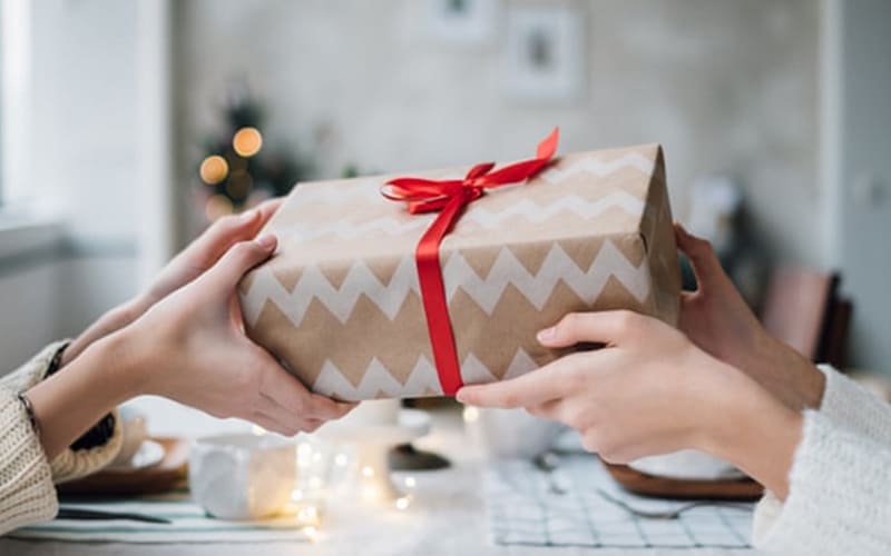 Những món quà đáp lễ Valentine nên tránh