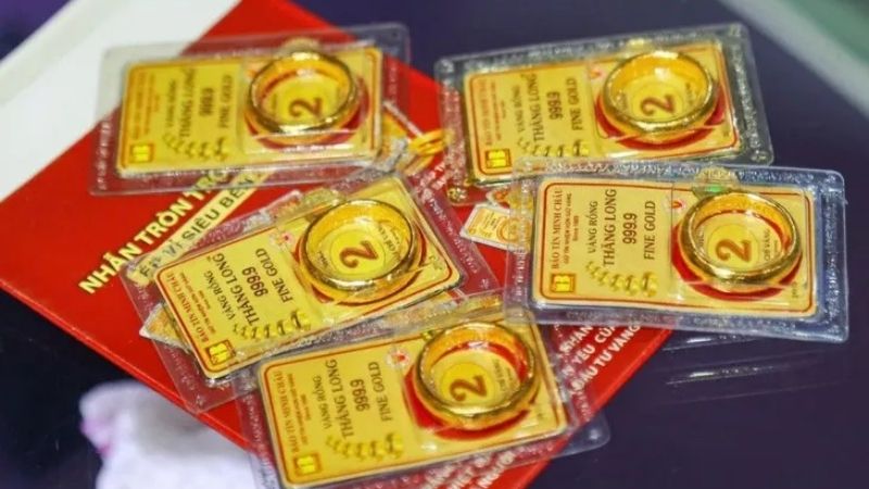 So sánh vàng nhẫn và vàng miếng