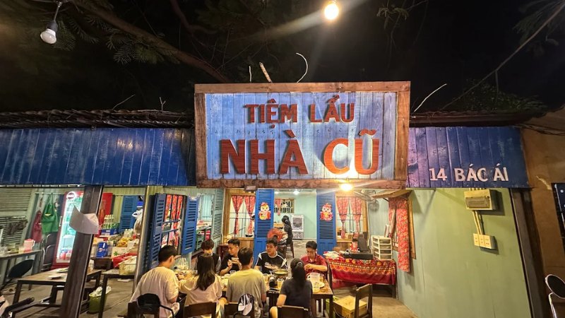 Tiệm lẩu Nhà Cũ