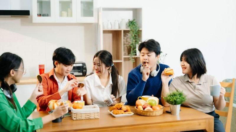 Chỉ nên dùng Jet Jet với bạn bè để trêu đùa, tránh dùng nơi trang trọng vì dễ gây hiểu lầm