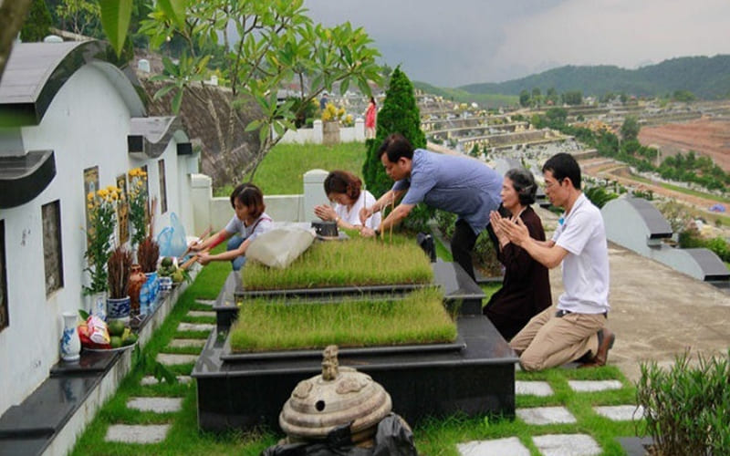 Nghi lễ thể hiện lòng biết ơn tổ tiên.