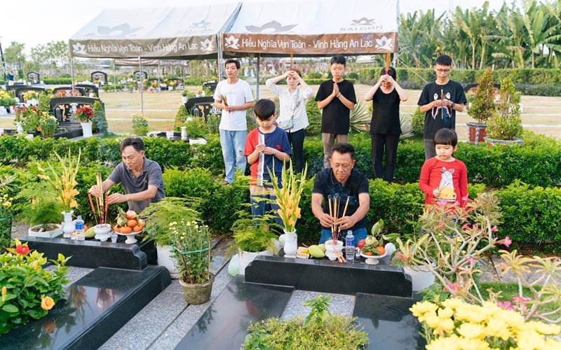 Bài văn khấn cúng Thanh Minh ngoài mộ