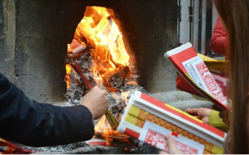 Gia chủ cần hóa vàng đúng thứ tự và trang nghiêm.