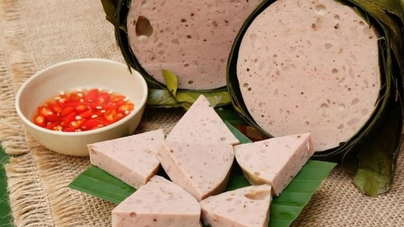 Giò lụa hoặc chả quế