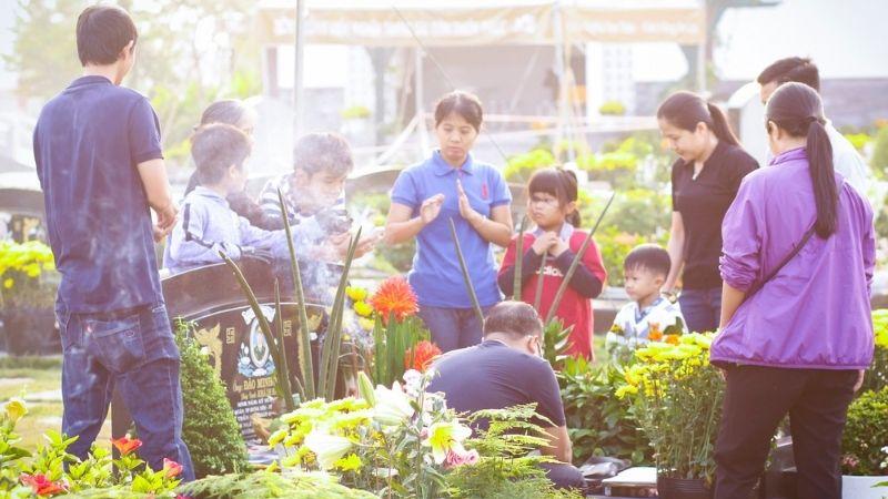 Không nói lời thiếu tôn trọng khi đi tảo mộ