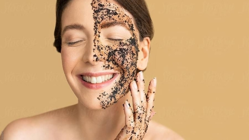 Da dầu nên tẩy da chết 2 - 3 lần mỗi tuần