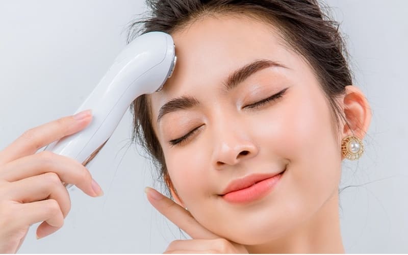 Massage đúng cách giúp da duy trì vẻ tươi trẻ.