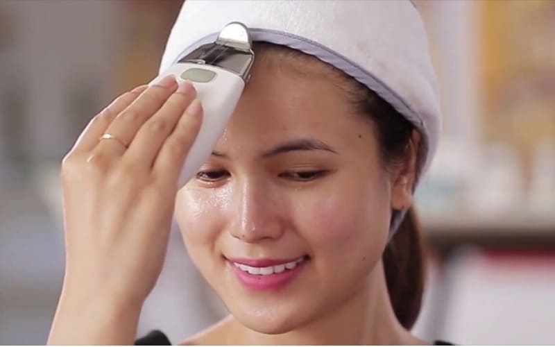 Massage hỗ trợ cải thiện và làm mờ nếp nhăn.