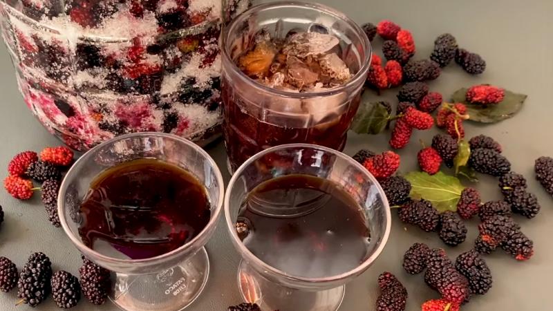 Thưởng thức dâu tằm ngâm đường phèn