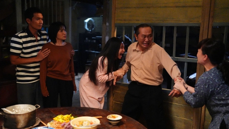 Phim kể về Minh Như đối mặt tà thuật và bí mật gia tộc tại xưởng nhuộm cũ đầy ám ảnh Phim kể về Minh Như đối mặt tà thuật và bí mật gia tộc tại xưởng nhuộm cũ đầy ám ảnh