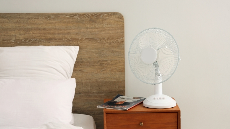 Bật quạt không hiệu quả khi mở cửa hoặc khi độ ẩm không khí vượt ngưỡng bão hòa 90%