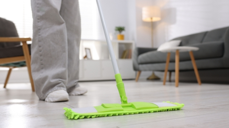 Lau khô sàn nhà thường xuyên