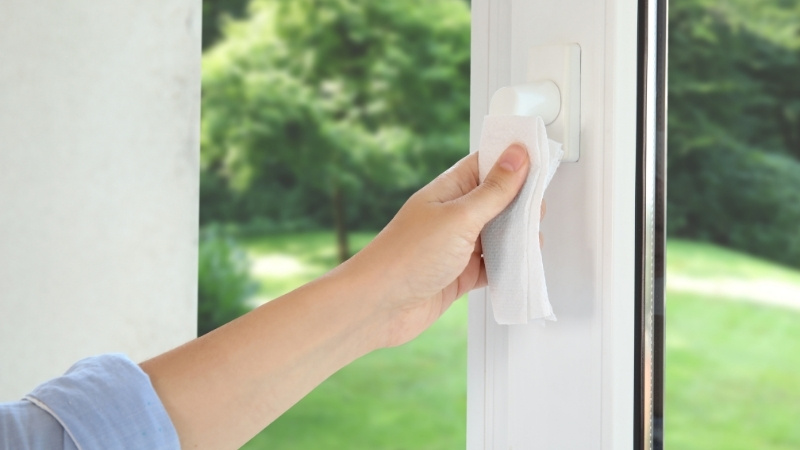 Đóng kín cửa khi trời nồm