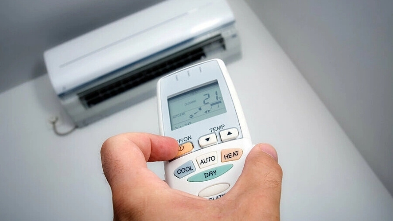 Bật điều hòa ở chế độ Dry