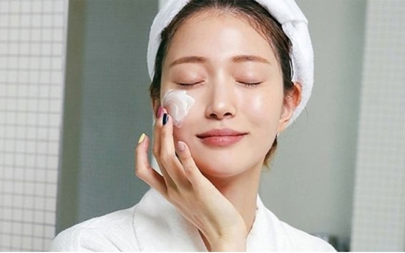 Thói quen sinh hoạt lành mạnh giúp bảo vệ làn da.