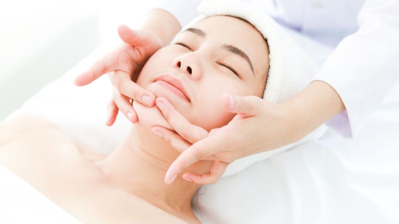 Da dầu cần tẩy tế bào chết