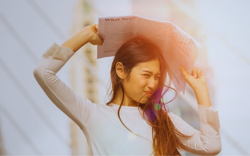 Buổi trưa tia UV mạnh dễ gây cháy nắng