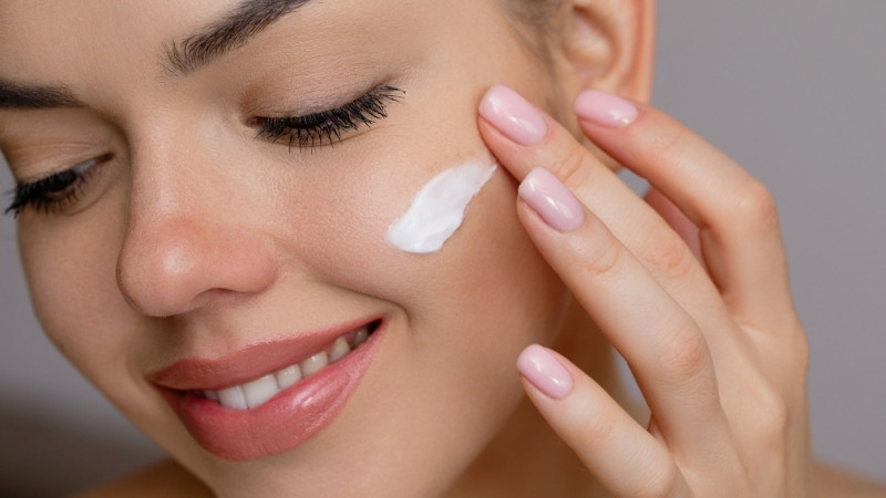 Dưỡng ẩm cho da đầy đủ