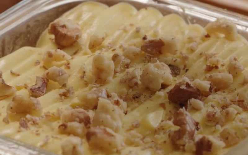 Thưởng thức bánh lạnh giúp món ăn thêm hấp dẫn. Thưởng thức bánh lạnh giúp món ăn thêm hấp dẫn.