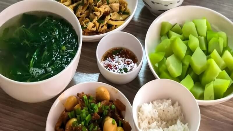 Nguyên tắc xây dựng thực đơn sinh viên cuối tháng