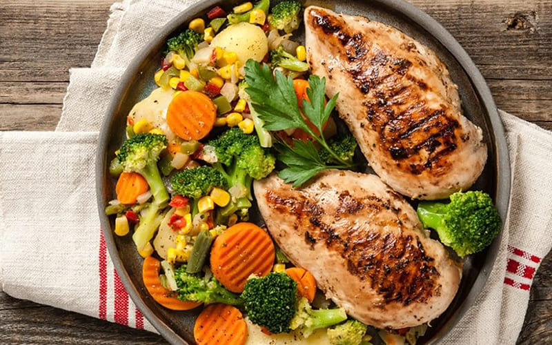 Ức gà nướng mật ong